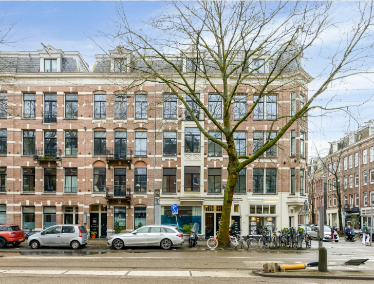 Voorgevel van het gebouw aan de Ceintuurbaan in Amsterdam